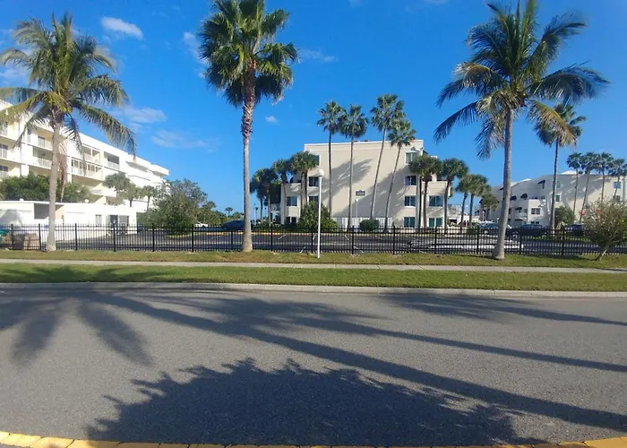 2305 Amazing Oceanview Penthouse